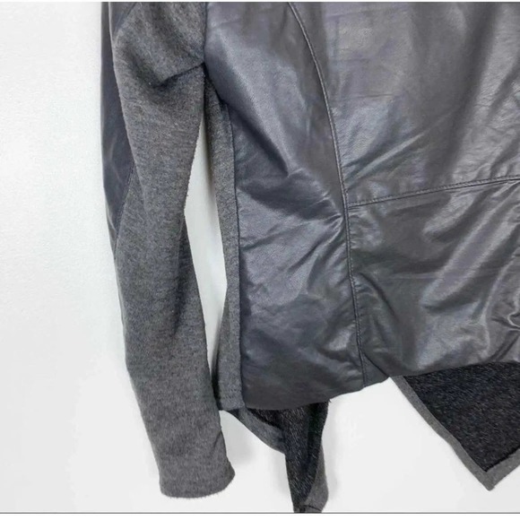 Blank NYC Black Drape Front Mixed Media Faux Leather Moto Jacket Size Small - Picture 13 of 13